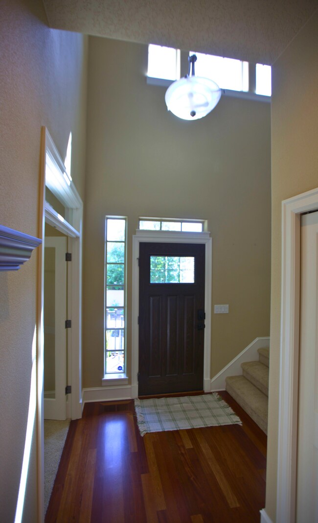 Foto del edificio - King City 3 Bedroom Plus Den available now !