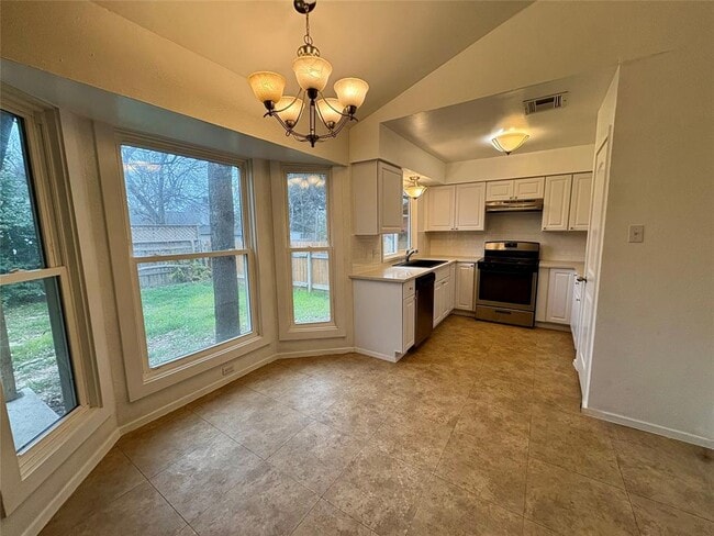 Building Photo - 6200 Woodhue Dr