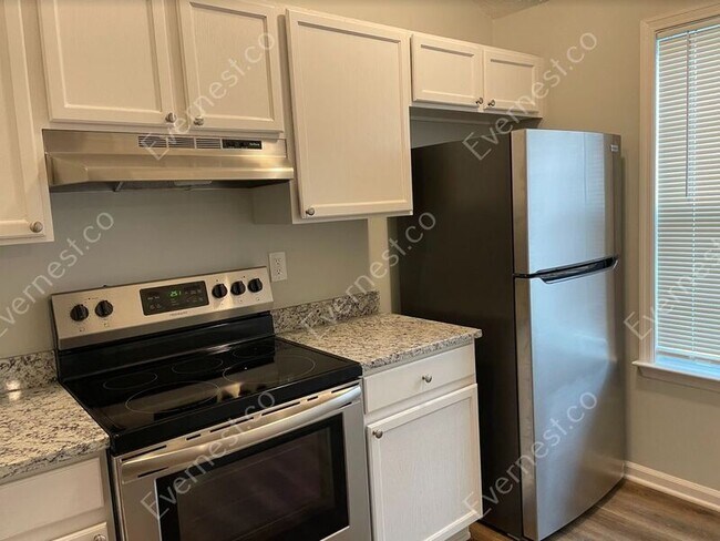 Building Photo - 206 Dove Pl