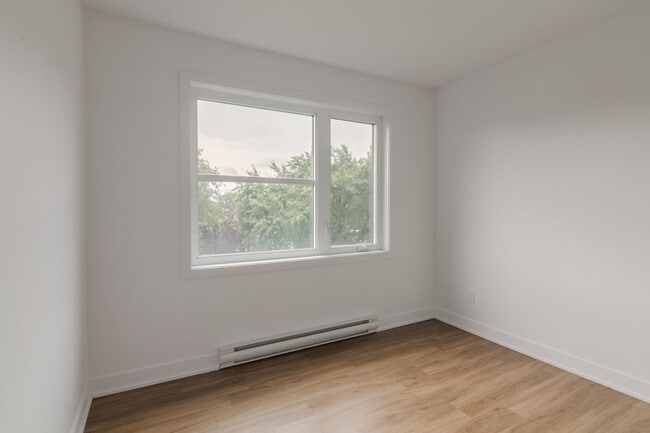 Photo du bâtiment - 1800 Rue Victoria