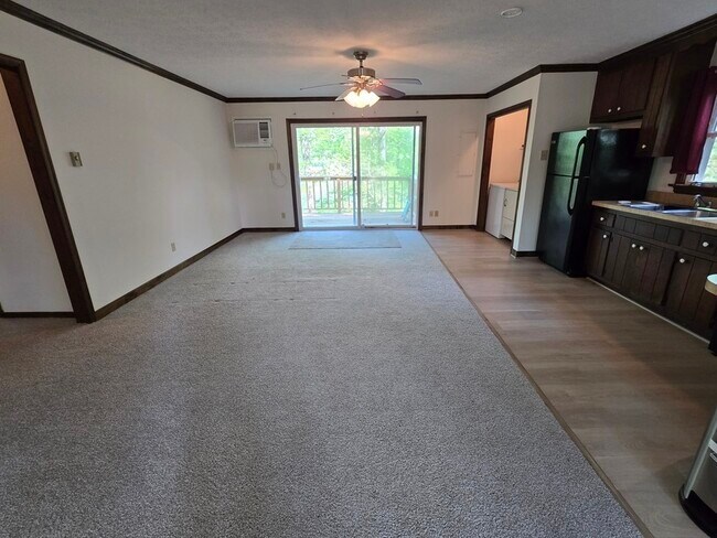 Foto del edificio - 6308 Lakeshore Dr