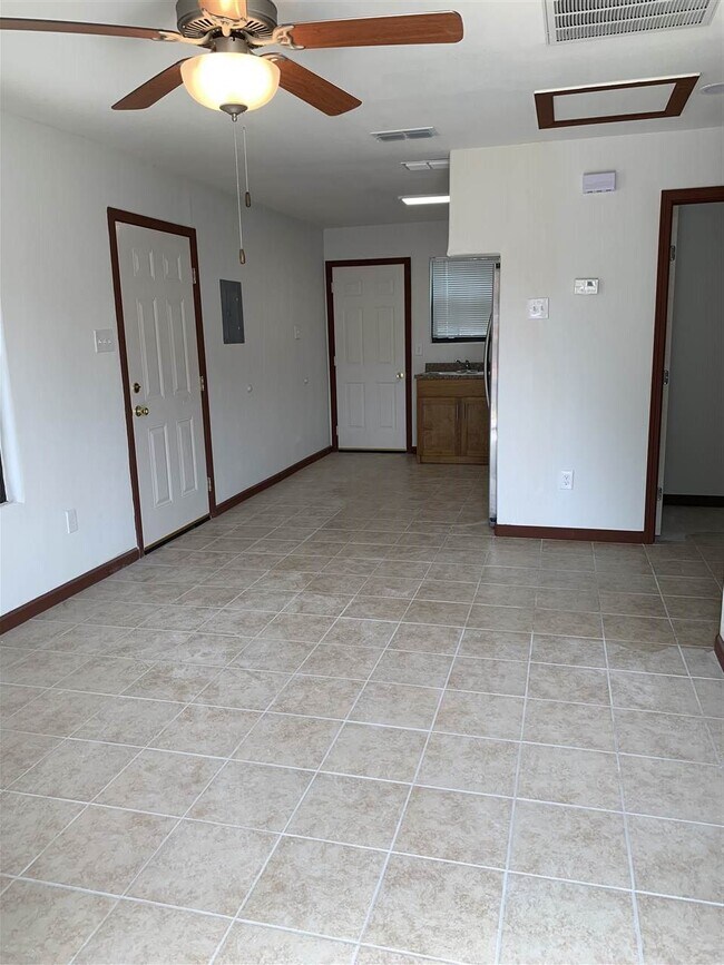 Foto del edificio - 1009 N Bartlett Ave