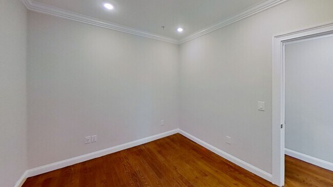 Building Photo - 51 Monmouth St