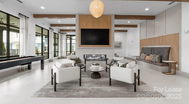 Foto del edificio - 2546 Perimeter Pointe Pkwy