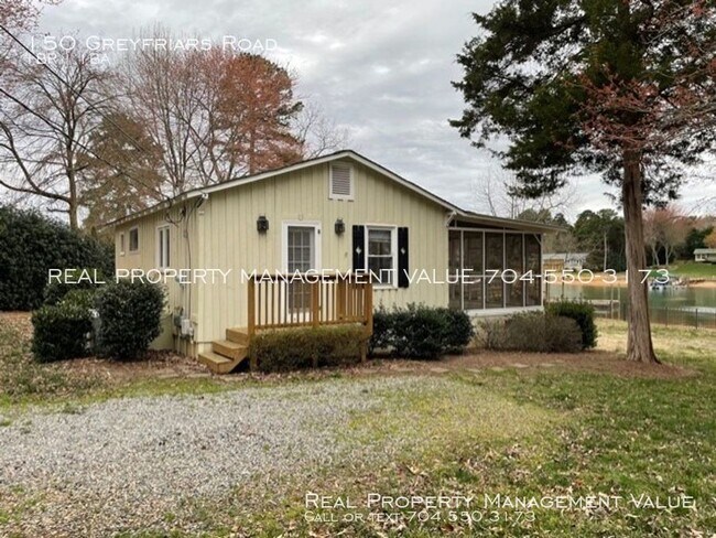 Building Photo - Waterfront Cabin in Mooresville