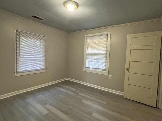 Foto del edificio - 1614 Reeves St