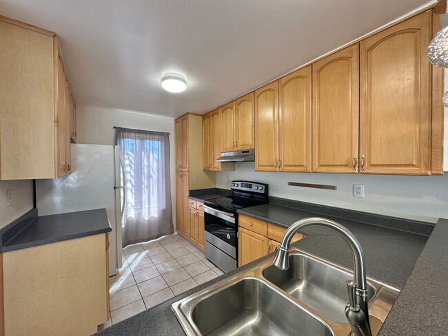 Building Photo - 3 Bedroom Condo in Clairemont with Spaciou...