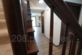 Building Photo - 3392 S Maze Ave