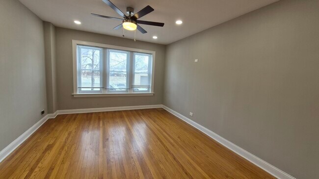 Foto del edificio - 3748 N Kilpatrick Ave