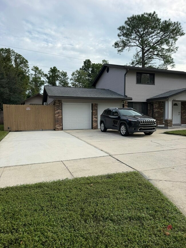 Building Photo - 4123 Lazy Hollow Ln N