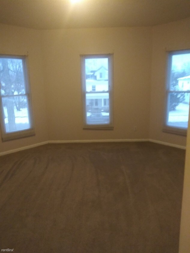 Foto principal - 1 br, 1 bath Triplex - 309 S Michigan Ave B