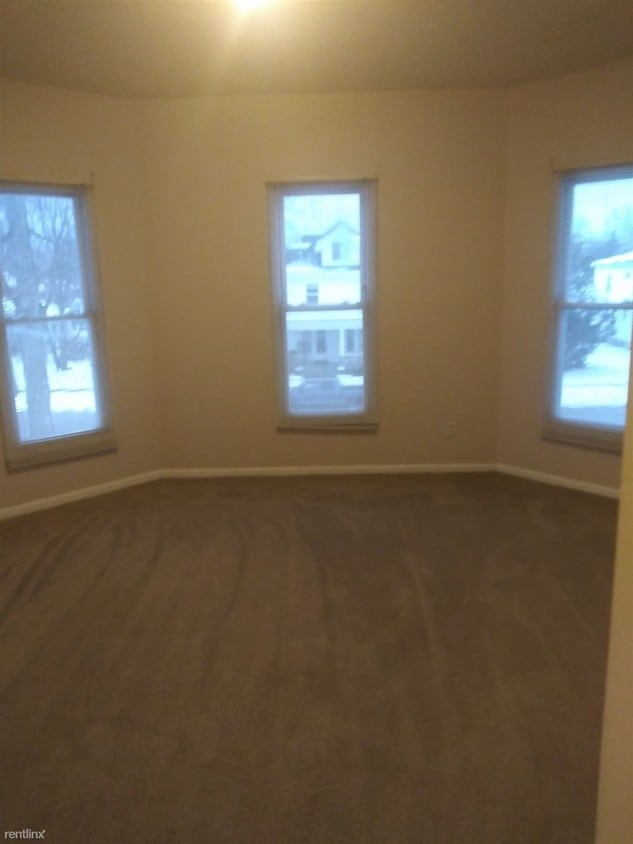 Primary Photo - 1 br, 1 bath Triplex - 309 S Michigan Ave B