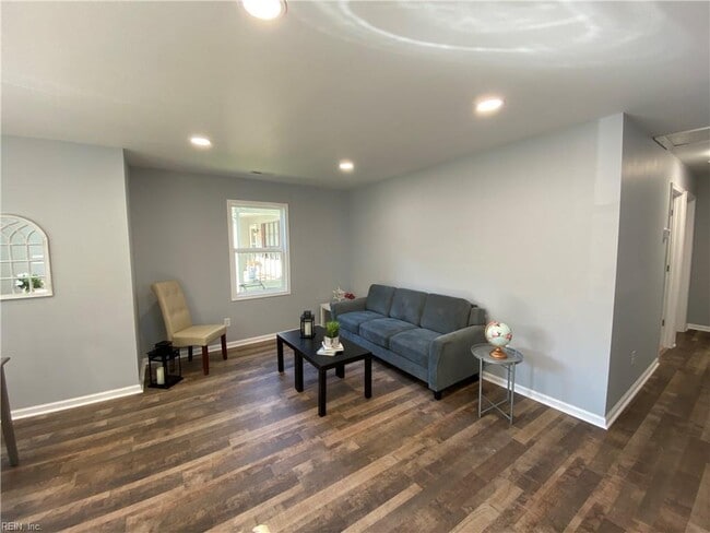 Photo - 519 Dunning St House