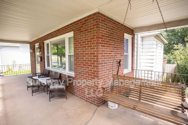 Photo - 417 N Warwick Rd House