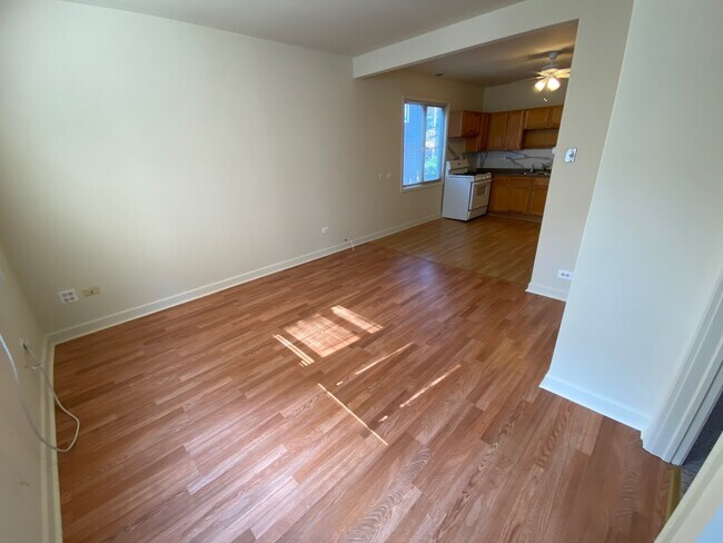 Foto del edificio - 872 N Marshfield Ave