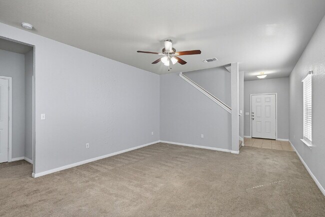 Building Photo - Large 4 bed, 2.5 bath Home in Meadows of K...