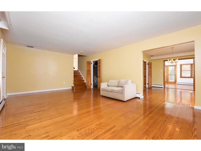 Building Photo - 544 Kromer Ave