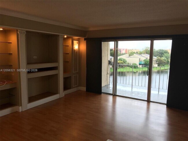 Foto del edificio - 9359 Fontainebleau Blvd