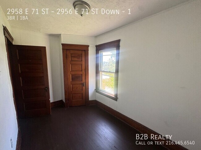 Foto del edificio - 2958 E 71st St