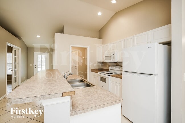 Building Photo - 715 Bennington Dr