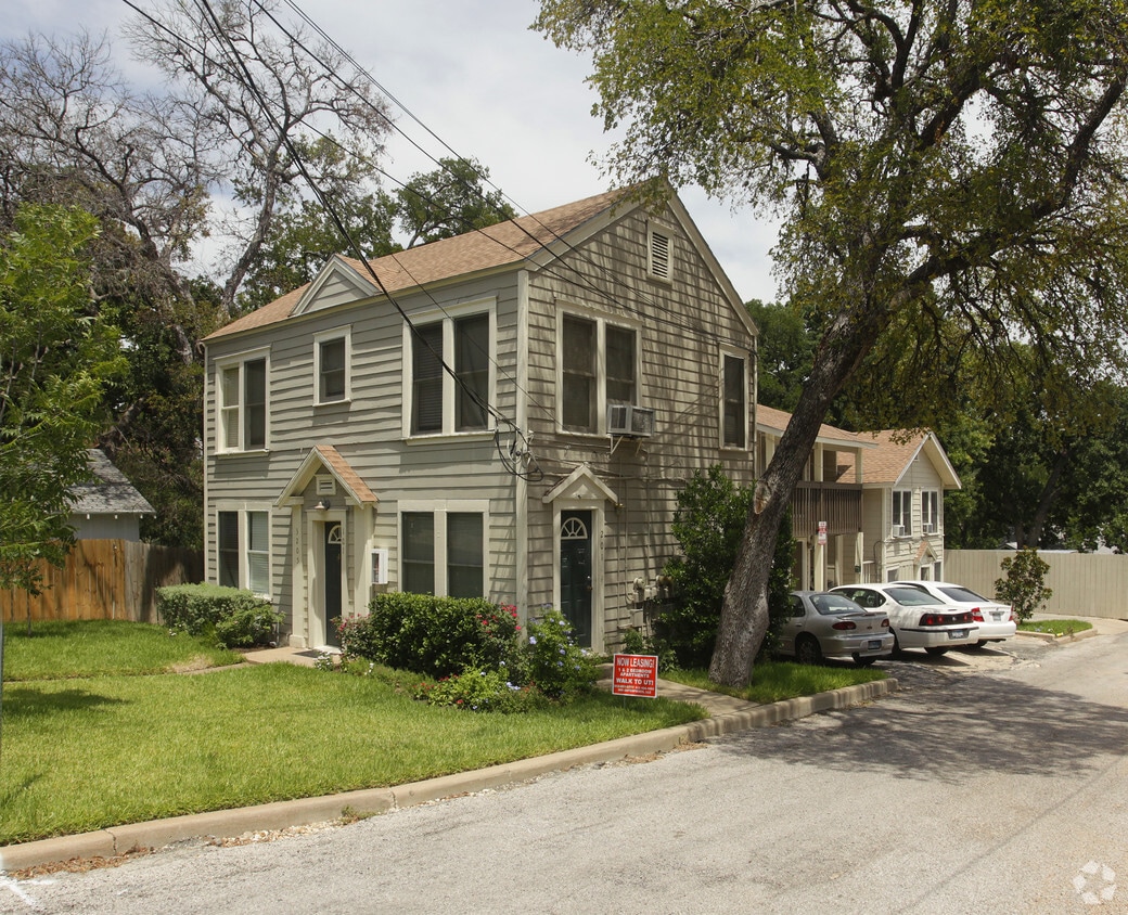 Building Photo - 3205 Helms St