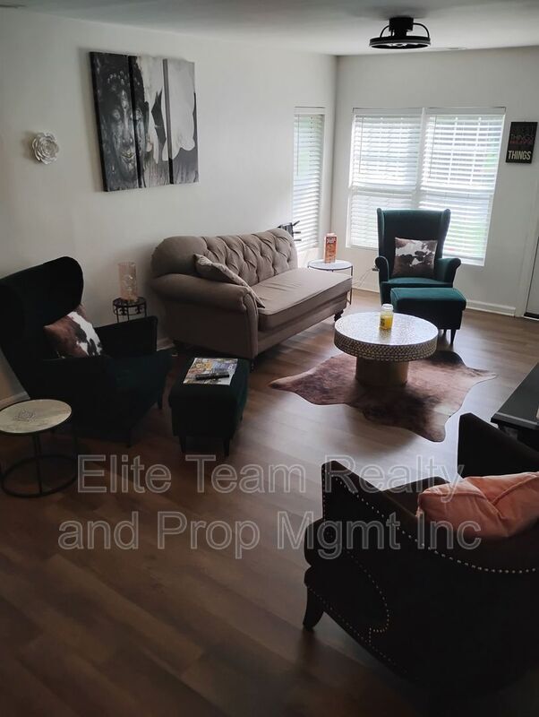 Foto del edificio - 336 Lutz Ave