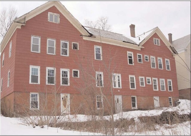 Building Photo - 11-17 Sanborn St