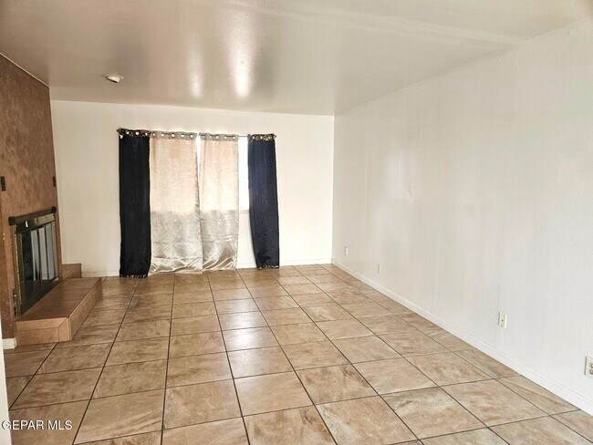 Foto del edificio - 3411 Garnet Dr