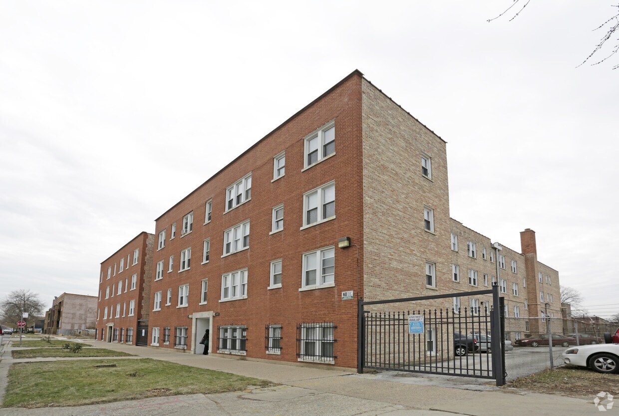 Building Photo - 4950-4952 S Prairie Ave
