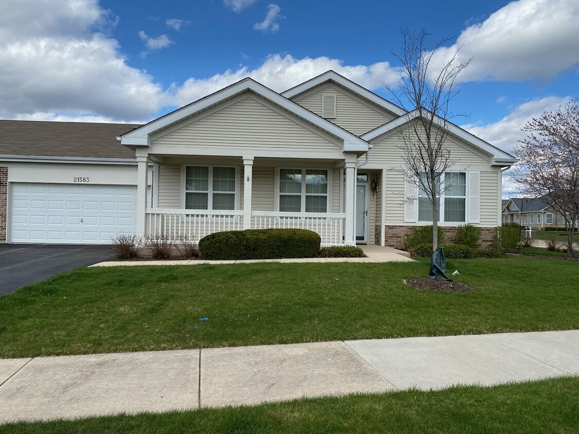 Primary Photo - 21583 Victory Lake Way