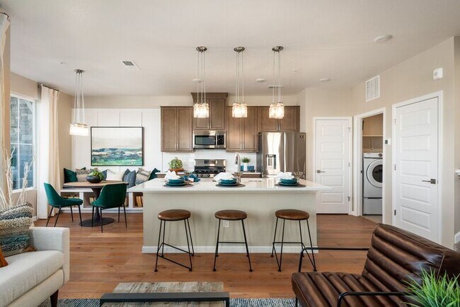 Building Photo - 5762 S Addison Way
