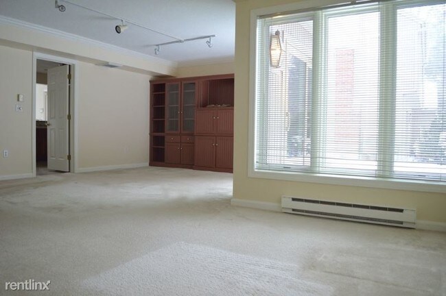 Building Photo - 3 br, 2 bath Condo - 8 Wildwood Dr.