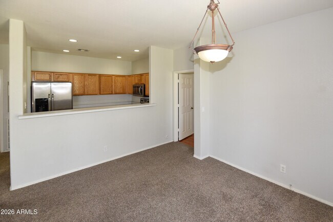 Foto del edificio - 1335 E June St