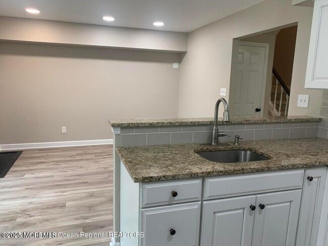 Foto del edificio - 248 Larchwood Ct