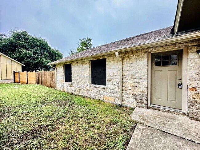 Foto del edificio - 1611 Onion Creek Village Dr