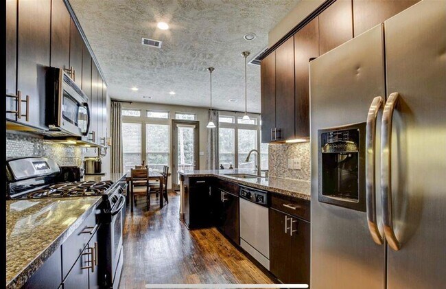 Building Photo - 42 Aventura Pl
