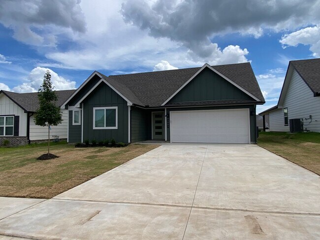 Building Photo - Welcome to your dream rental!!