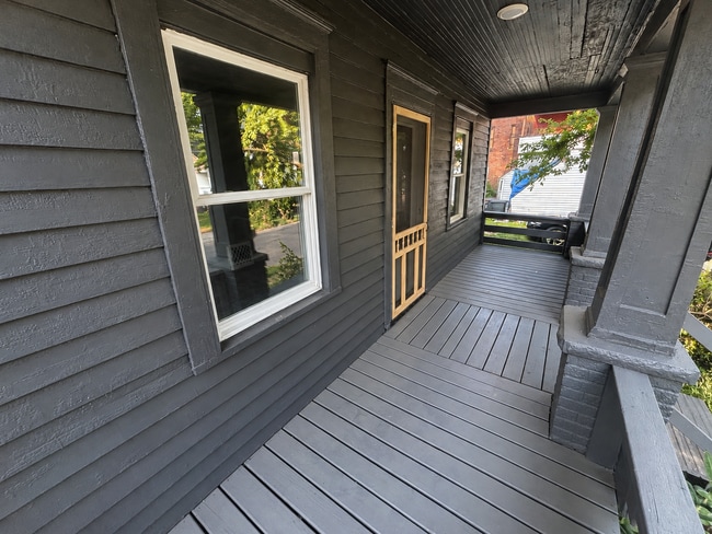Building Photo - 347 E Voris St