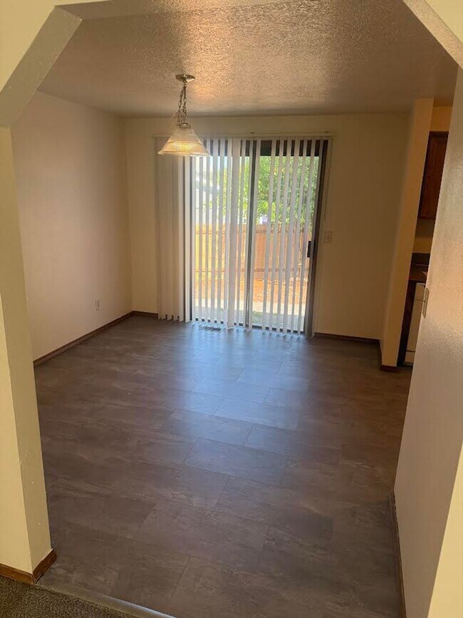 Foto del edificio - Updated Single Level Home