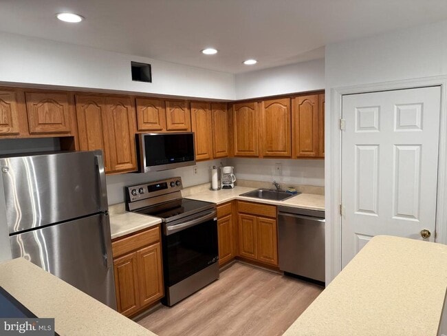 Building Photo - 61 Ramsgate Ct