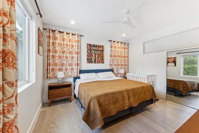 Foto del edificio - 5413 Blue Bird Ln