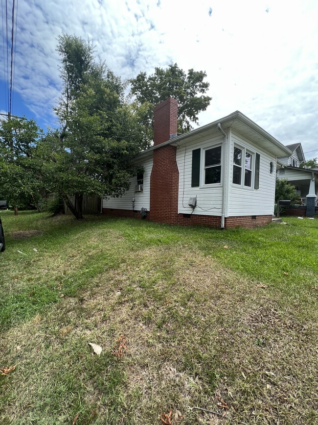 Building Photo - 428 W Henderson St