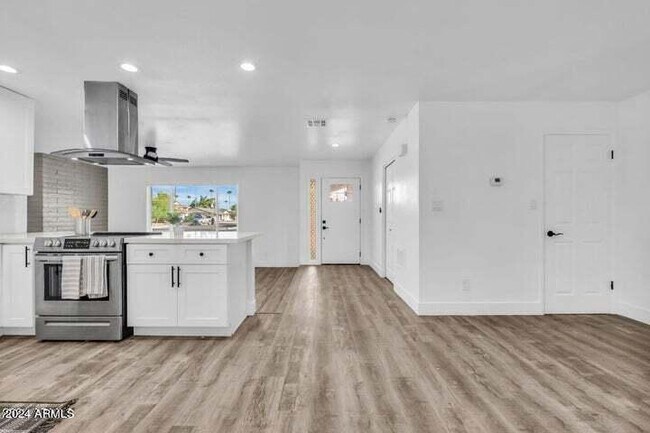Building Photo - 1734 E Laguna Dr