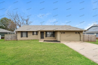 Building Photo - 608 W 47th Pl