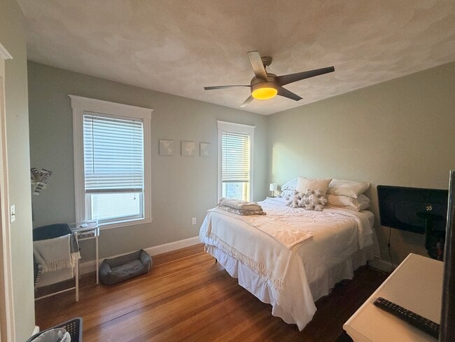 Building Photo - 211 W 8th St