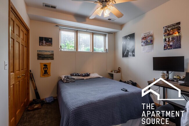 Foto del edificio - 2743 N Southport Ave
