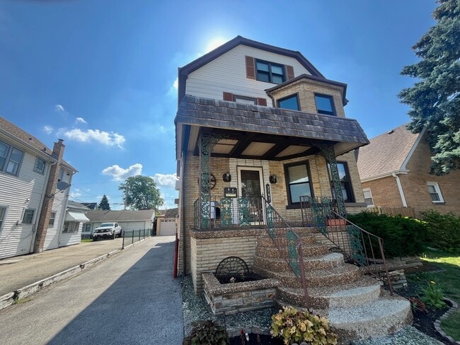 Building Photo - 3707 N Nora Ave