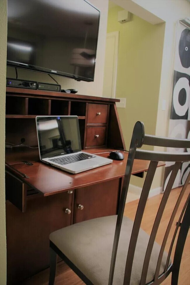 Foto del edificio - 3735 Birchwood Dr