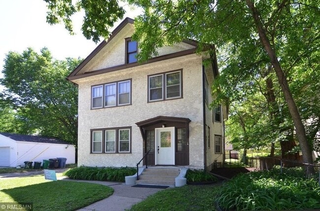 Building Photo - 614 5th St NE