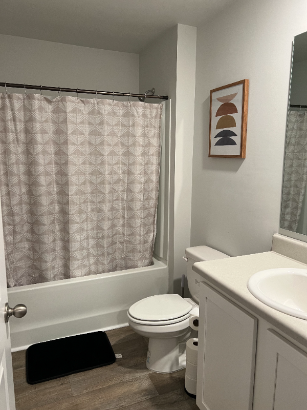Foto del edificio - 8183 E Highcroft Dr NE